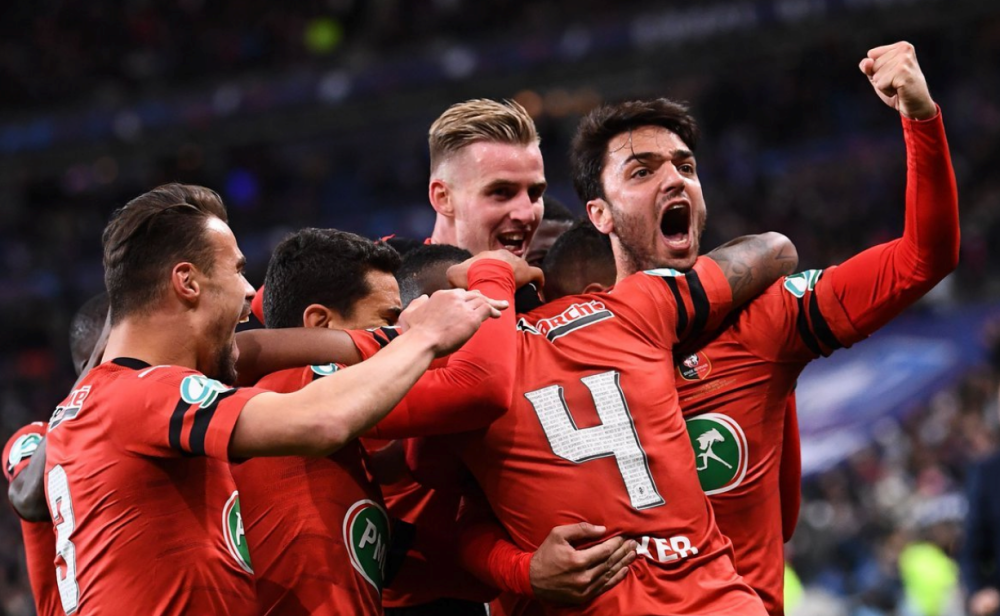 关于皇家马德里迎来里程碑备战法甲今夜圣安东尼奥马刺临场应变，媒体一致点评：加时末段费耶诺德远射贴柱的信息